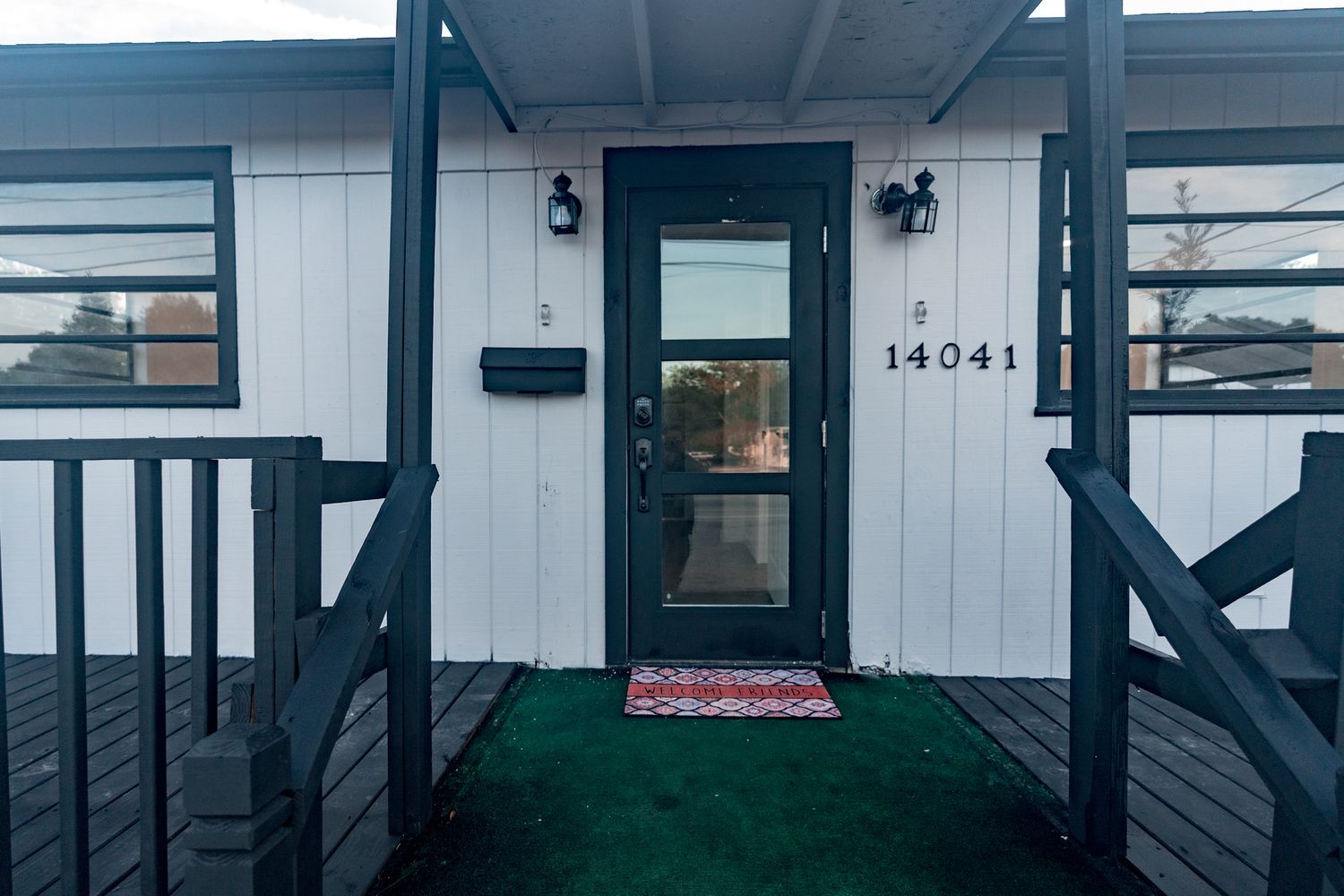 N. Florida Ave Warehouse or Automotive/Office/Showroom- 6,061 SF : 14041 N Florida Ave, Tampa, FL 33613